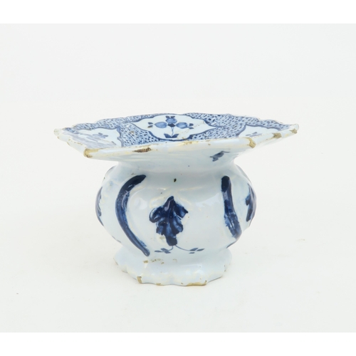 2172 - AN 18TH CENTURY DUTCH DELFT SPITTOONwith flared scalloped edge, painted with sprigs of flowers, with... 