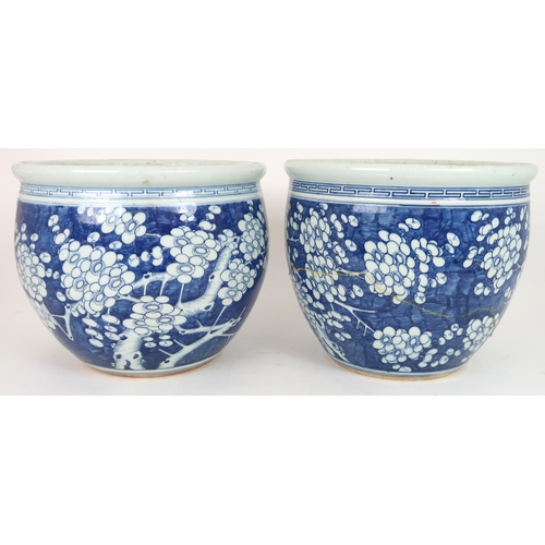 2405 - A LARGE CHINESE EXPORT BLUE AND WHITE DISH Painted with a willow tree, chrysanthemum, peonies a... 