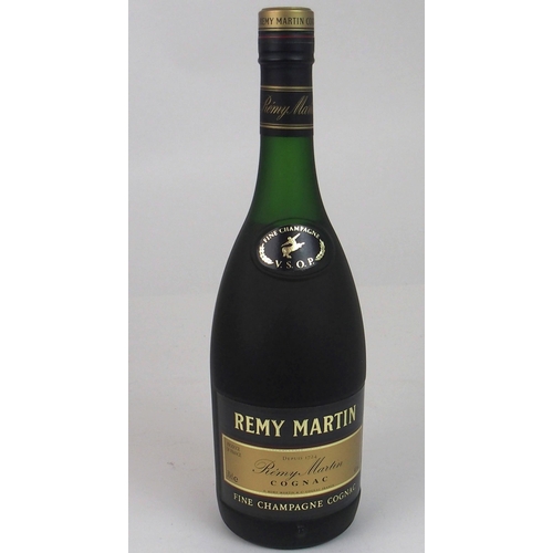 2693 - REMY MARTIN FINE CHAMPAGNE COGNAC Remy Martin XO Special Fine Champagne Cognac 70CL Carafe No. BH963... 