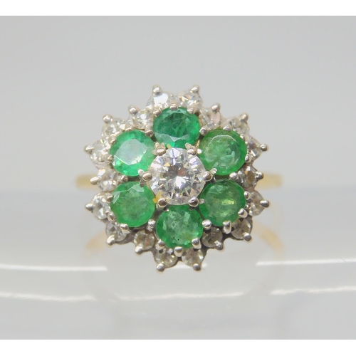 2719 - A DIAMOND AND EMERALD CLUSTER RINGmounted throughout in 18ct gold, the central brilliant cut  d... 