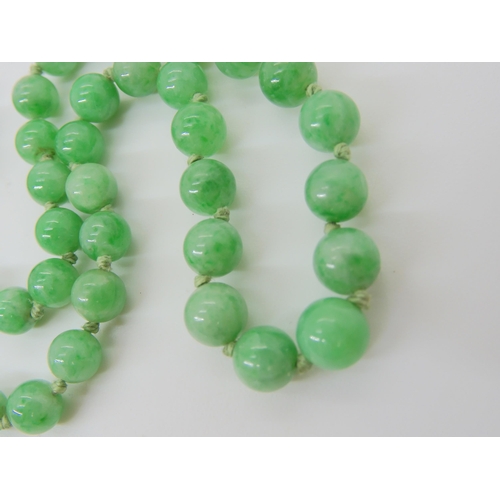 2749 - CHINESE GREEN HARDSTONE BEADSthe beads are tapered in size from 7.2mm to 4.6mm, length of string 48c... 