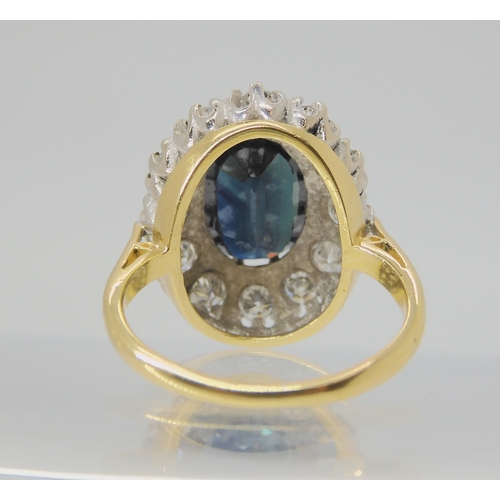 2758 - A SAPPHIRE & DIAMOND RINGthe classic cluster is set with a sapphire which measures approx 11mm x... 