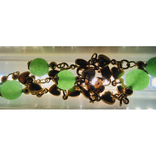 2775 - A COLLECTION OF CHINESE HARDSTONE ITEMSto include a yellow metal heart motif bracelet, with green ha... 