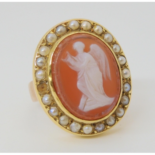 2778 - AN AGATE ANGEL CAMEO RINGmounted in yellow metal, and further set with pearls. Dimension of the came... 