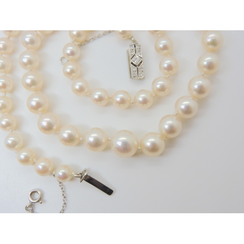 2782 - A STRING OF GOOD QUALITY PEARLSwith a white metal diamond set clasp. Largest pearl 9.4mm tapering to... 