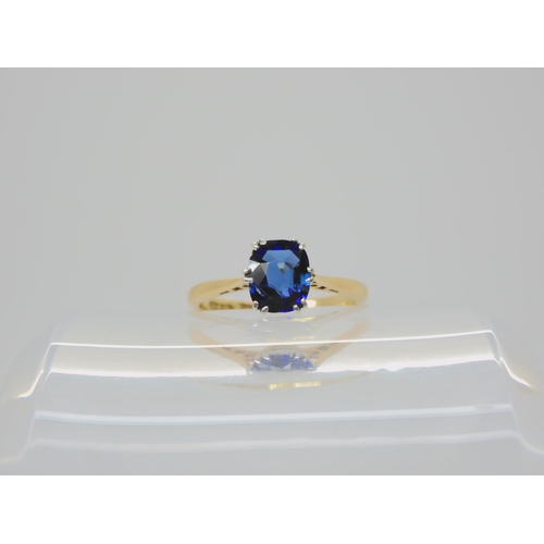 2789 - A SAPPHIRE RINGwith an 18ct and platinum, classic crown mount. Finger size L, weight 2.4gms... 