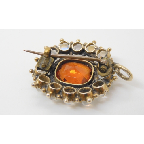 2793 - A HESSONITE GARNET & MOONSTONE PENDANTthe orange garnet is st in a white metal chain link settin... 