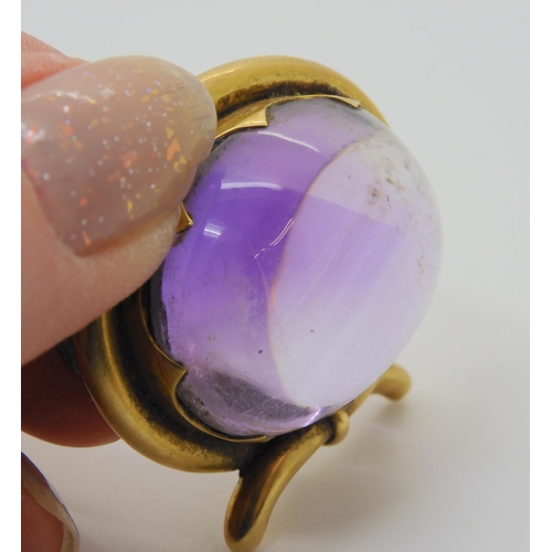 2804 - A LARGE AMETHYST BROOCHmounted in yellow metal mount. size of the amethyst 3cm x 2.5cm, size of moun... 