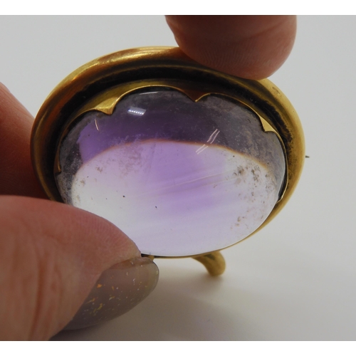 2804 - A LARGE AMETHYST BROOCHmounted in yellow metal mount. size of the amethyst 3cm x 2.5cm, size of moun... 