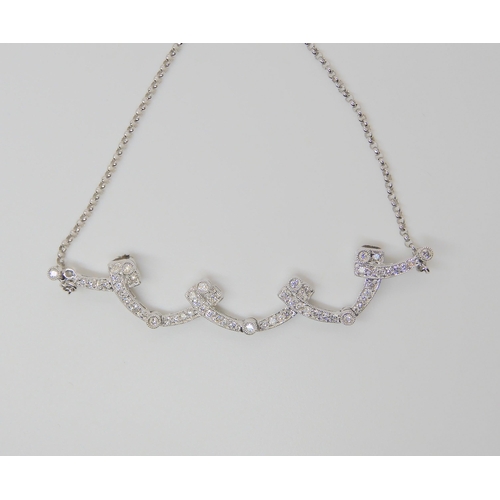 2807 - AN UNUSUAL MAGNETIC DIAMOND NECKLACEthe 18k white gold necklace can be worn in two ways as a star sh... 