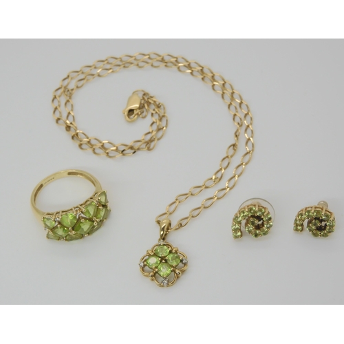 2824 - A COLLECTION OF PERIDOT JEWELScomprising of a 9ct gold flower pendant mounted with four peridots wit... 