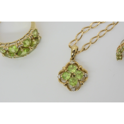 2824 - A COLLECTION OF PERIDOT JEWELScomprising of a 9ct gold flower pendant mounted with four peridots wit... 