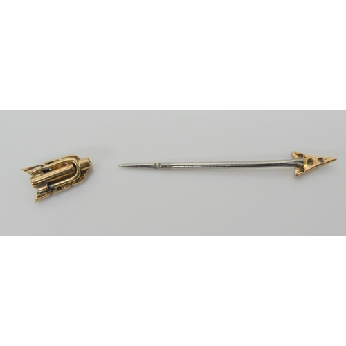 2828 - TWO JEWELSa yellow and white metal diamond set arrow pin,length 3.8cm together with a yellow metal c... 