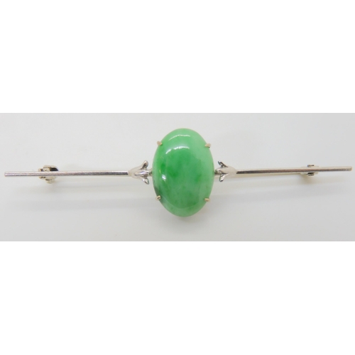 2832 - A CHINESE GREEN HARDSTONE BROOCHthe green hardstone measures approx 15.7mm x 11mm x 4.5mm, length 6.... 