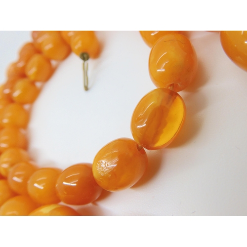 2843 - A STRING OF AMBER BEADSlargest bead 18mm x 12.4mm, smallest 13.3mm x 9.4mm, overall length 79cm, wei... 