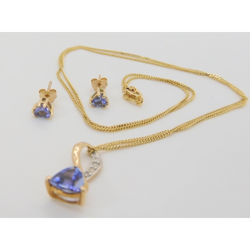 2863 - AN 9CT GOLD TRILLIANT CUT TANZANITE SUITEthe pendant set in 9ct yellow gold with diamond accents, le... 