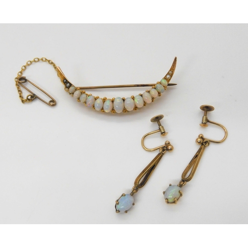 2880 - AN OPAL CRESCENT BROOCH & EARRINGSthe brooch set with oval cabochon opals, largest approx 6mm x ... 