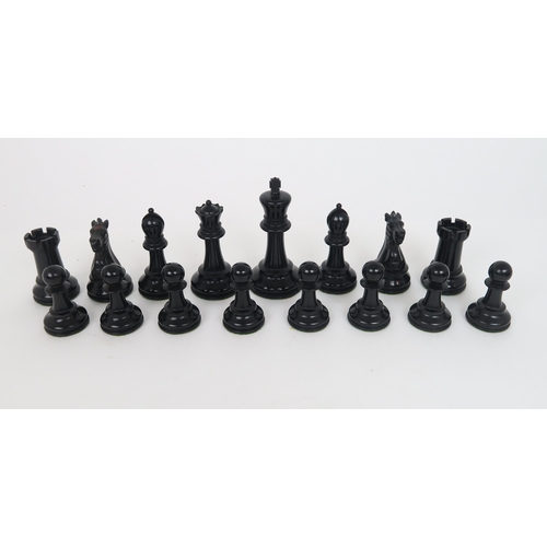 2593 - A JAQUES & SONS, LONDON STAUNTON PATTERN BOXWOOD AND EBONY CHESS SETIn mahogany box, lined in gr... 