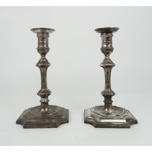 2502 - A PAIR OF EDWARDIAN SILVER CANDLESTICKSthe faceted knopped stem supported on a further capstan stem,... 