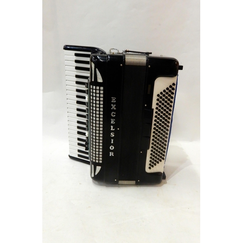 650 - EXCELSIOR MIDIVOX SERIE II 41 key 120 bass electric accordion with power pack, foot pedals in o... 