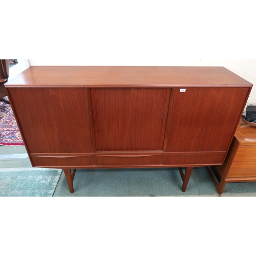 117 - A mid 20th century Danish teak E. W. Bach for Sejling Skabe sideboard with three slide doors conceal... 