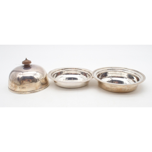 427 - A silver butter dish and cover, the domed lid with a turned wooden finial, open to reveal a silver l... 