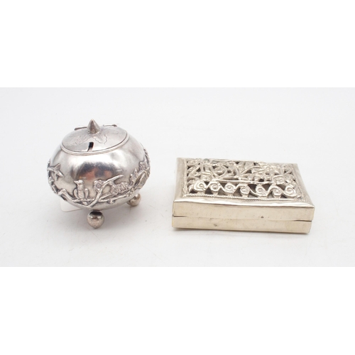 438 - A Chinese silver snuff box, the lid with pierced floral openwork, the base embossed with vine motifs... 