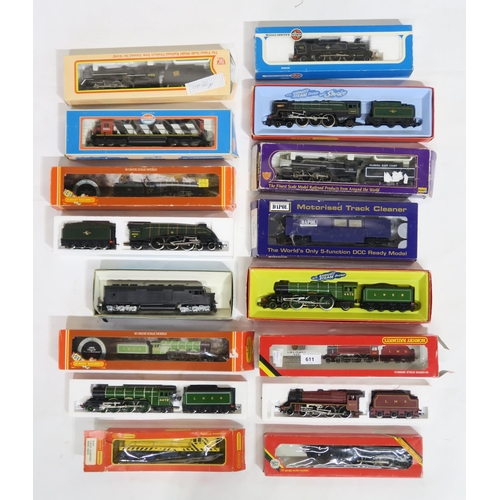 611 - A collection of boxed 00-Gauge model railway locomotives, including Hornby R.398 LNER Class A1 Loco ... 