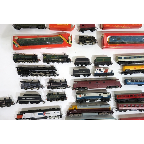 613 - A quantity of 00-Gauge model railway locomotives and stock, largely by Hornby and Tri-ang, many boxe... 