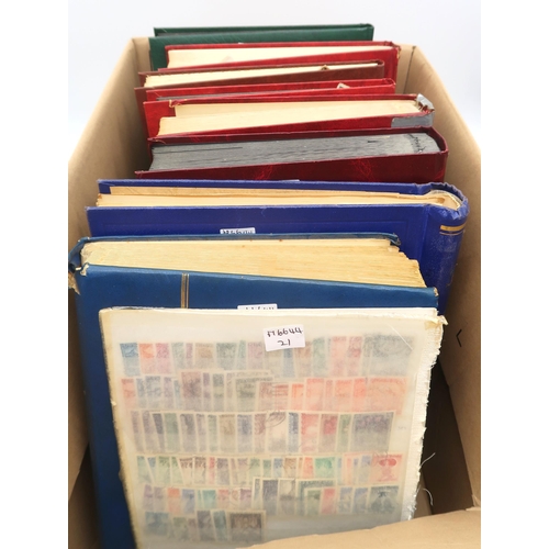 672 - Box with eight albums with mainly Austria, many thousands of stamps, mainly used, but with some mint... 