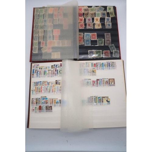 672 - Box with eight albums with mainly Austria, many thousands of stamps, mainly used, but with some mint... 