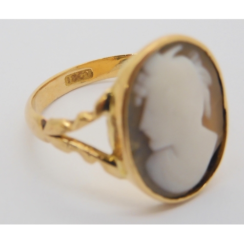 686 - An 18ct gold mounted shell cameo ring, size S, weight 3.9gms