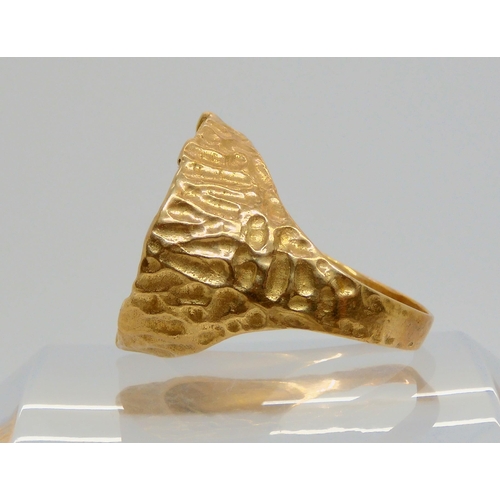 695 - A 1968 full gold sovereign, in a 9ct gold bark textured ring mount, size Z1/2, weight 14.8gms