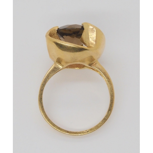 696 - A 9ct gold smoky quartz set ring, size M, weight 4.4gms