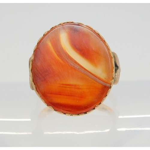 704 - An 18ct gold carnelian signet ring, size L1/2, weight 5.1gms