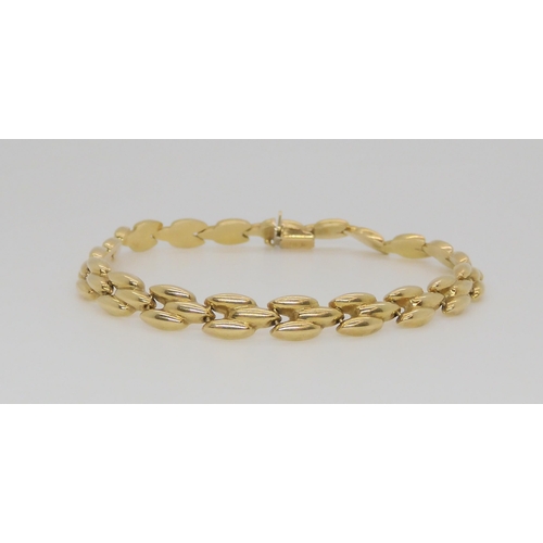 715 - A 9ct gold Italian made bracelet, length 19.5cm, weight 7.3gms