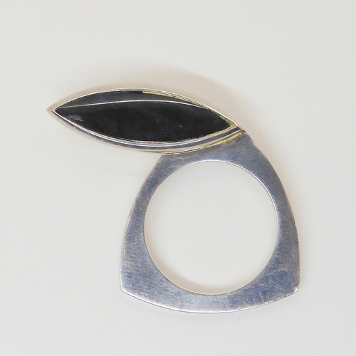 741 - A sterling silver Finnish design retro statement ring set with labradorite, made by designer jewelle... 