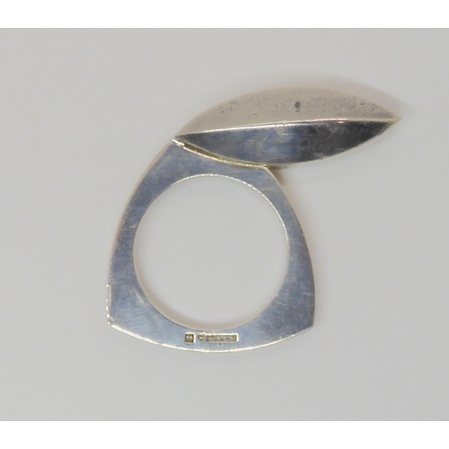 741 - A sterling silver Finnish design retro statement ring set with labradorite, made by designer jewelle... 