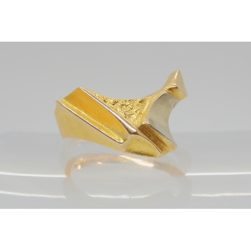 760 - A 14k gold abstract ring by Lapponia of Finland, hallmarked with Lapponia makers marks and dated 197... 