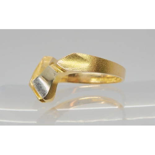 760 - A 14k gold abstract ring by Lapponia of Finland, hallmarked with Lapponia makers marks and dated 197... 