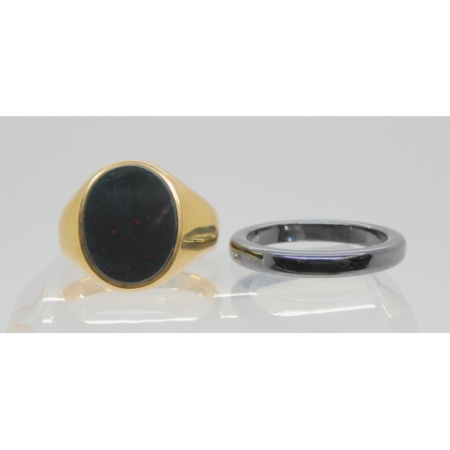 771 - A heavy gents bloodstone signet ring by Payton, Pepper & Co Ltd, size R, weight 7.4gms, together... 