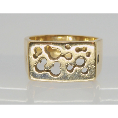 772 - A 9ct gold Norman Grant ring, hallmarked Edinburgh 1983, finger size approx K, weight 5.1gms