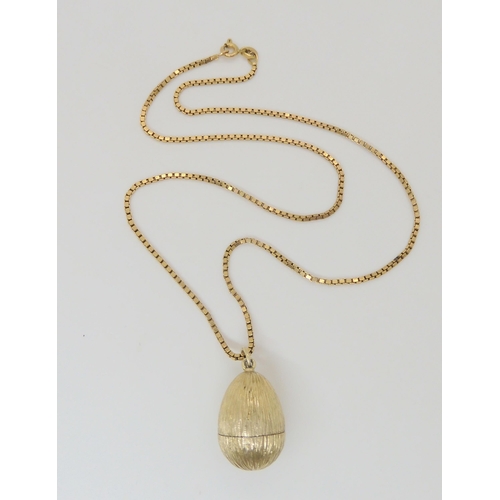 777 - A silver gilt Stuart Devlin surprise egg pendant, on a 9ct gold box chain, length 44cm, weight 5.6gm... 