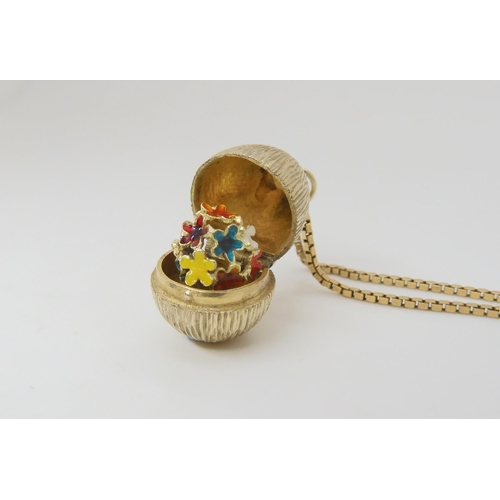 777 - A silver gilt Stuart Devlin surprise egg pendant, on a 9ct gold box chain, length 44cm, weight 5.6gm... 