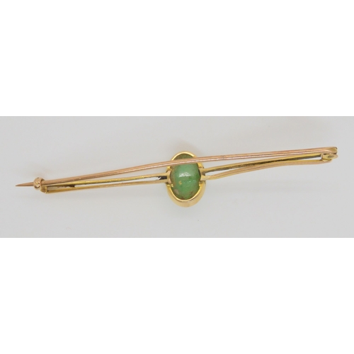 783 - A 9ct gold Chinese green hardstone brooch, hardstone approx 12mm x 8mm, weight 3.7gms