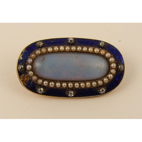 113 - A Victorian brooch