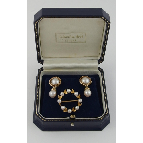 124 - A pair of 9ct Cassandra Goad pearl drop earrings