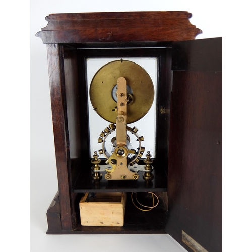 709 - An Eureka Clock Company Limited mantle clock