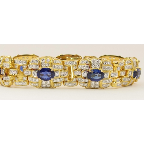 88 - A suberb diamond and sapphire bracelet