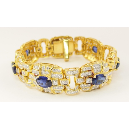 88 - A suberb diamond and sapphire bracelet